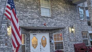 Vista frontal de la propiedad