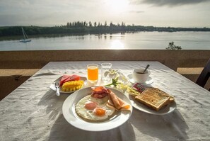 Daily buffet breakfast for a fee - Krabi City Seaview Hotel (Krabi)