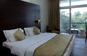 Deluxe Room | Ruang tamu | TV LCD 