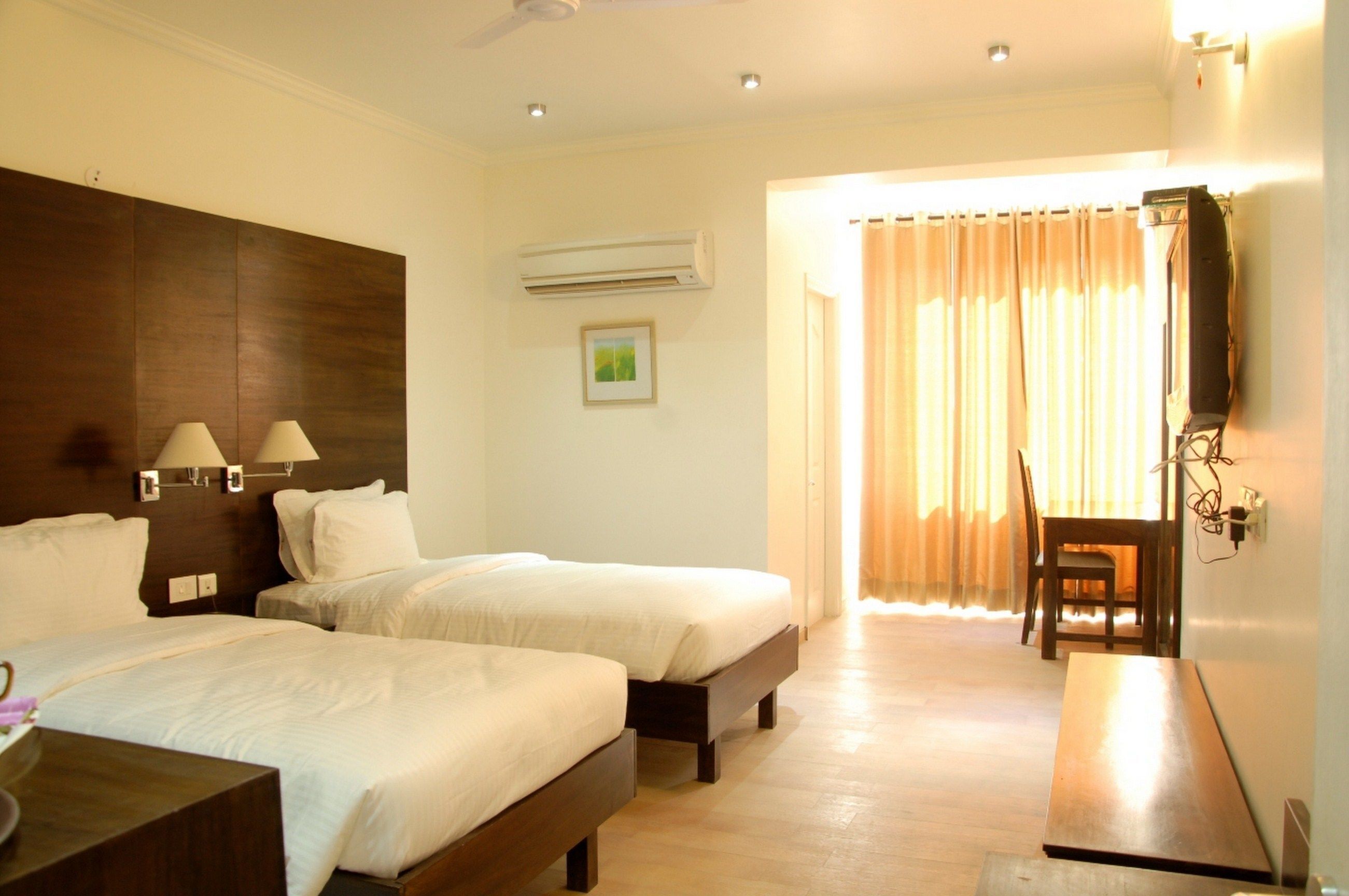 Minibar, in-room safe, desk, iron/ironing board