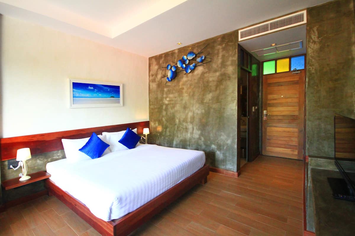 In-room safe, free cribs/infant beds, free WiFi