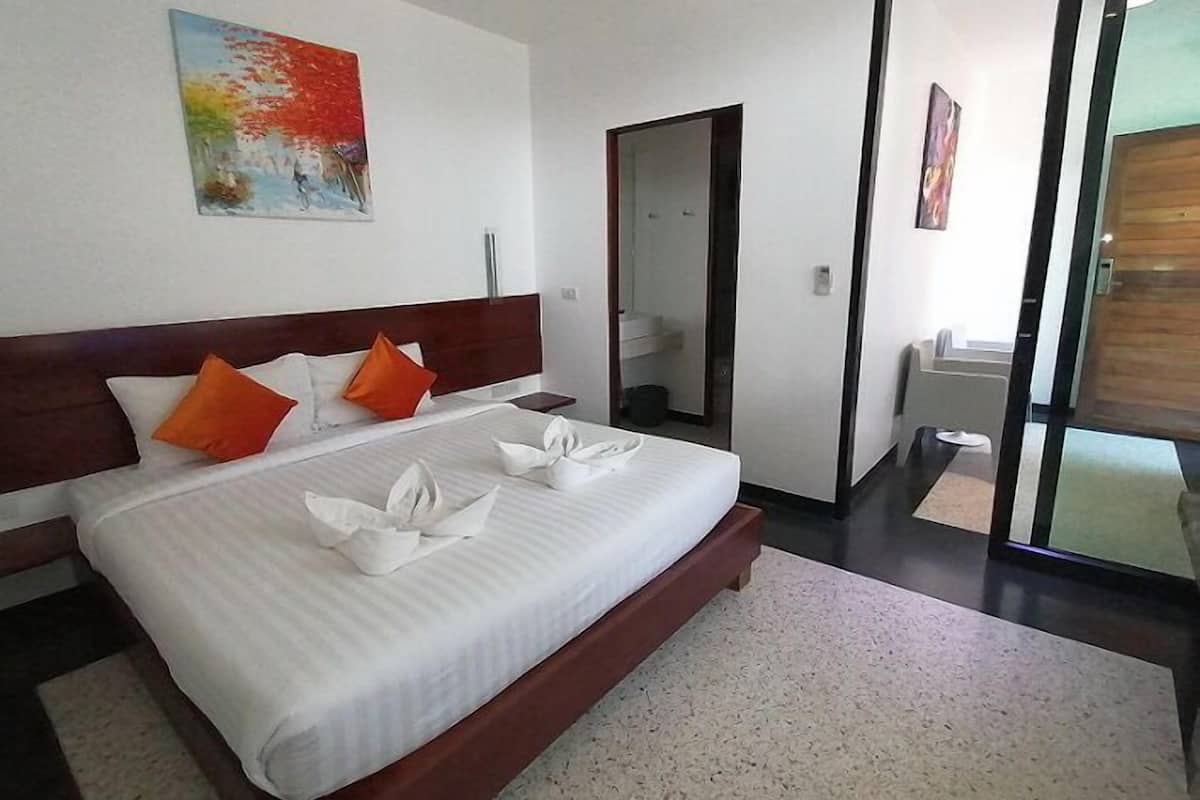 Budget Double Room | In-room safe, free cribs/infant beds, free WiFi