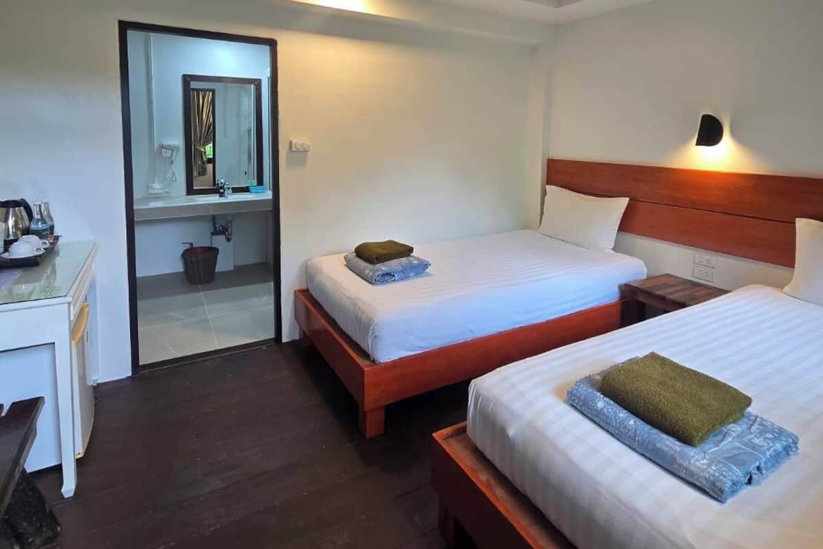 Bungalow Fan Twin | In-room safe, free cribs/infant beds, free WiFi