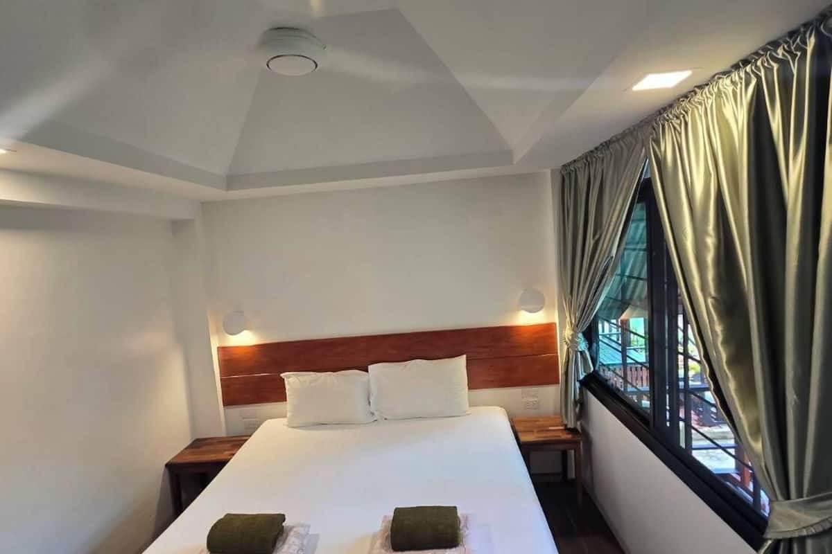 Bungalow Fan Double | In-room safe, free cribs/infant beds, free WiFi