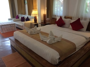 Suite | In-room safe, free cribs/infant beds, free WiFi