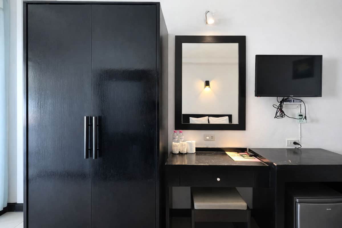 Deluxe Room | In-room safe, free WiFi, bed sheets