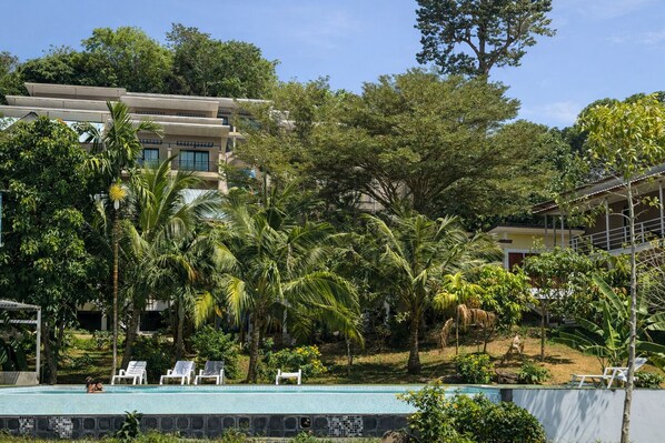 Outdoor pool - Phi Phi Chang Grand Resort & Spa (Ko Phi Phi)