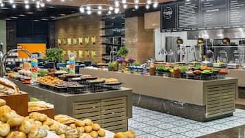 Desayuno buffet (EUR 25 por persona)