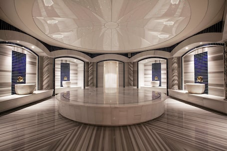 Salas para tratamentos a dois, sauna seca, banheira de hidromassagem