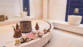 Salas de tratamiento para parejas, sauna y tina de hidromasaje