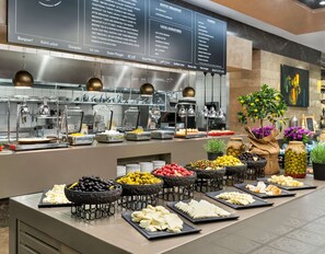 Bữa sáng buffet hàng ngày với phụ phí nhỏ 