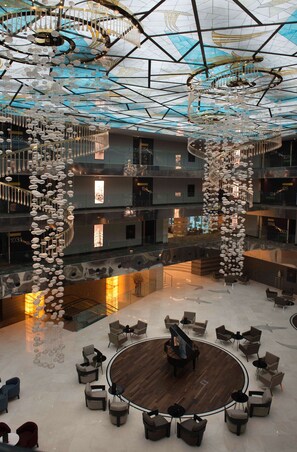 2 bares, bar junto a la piscina