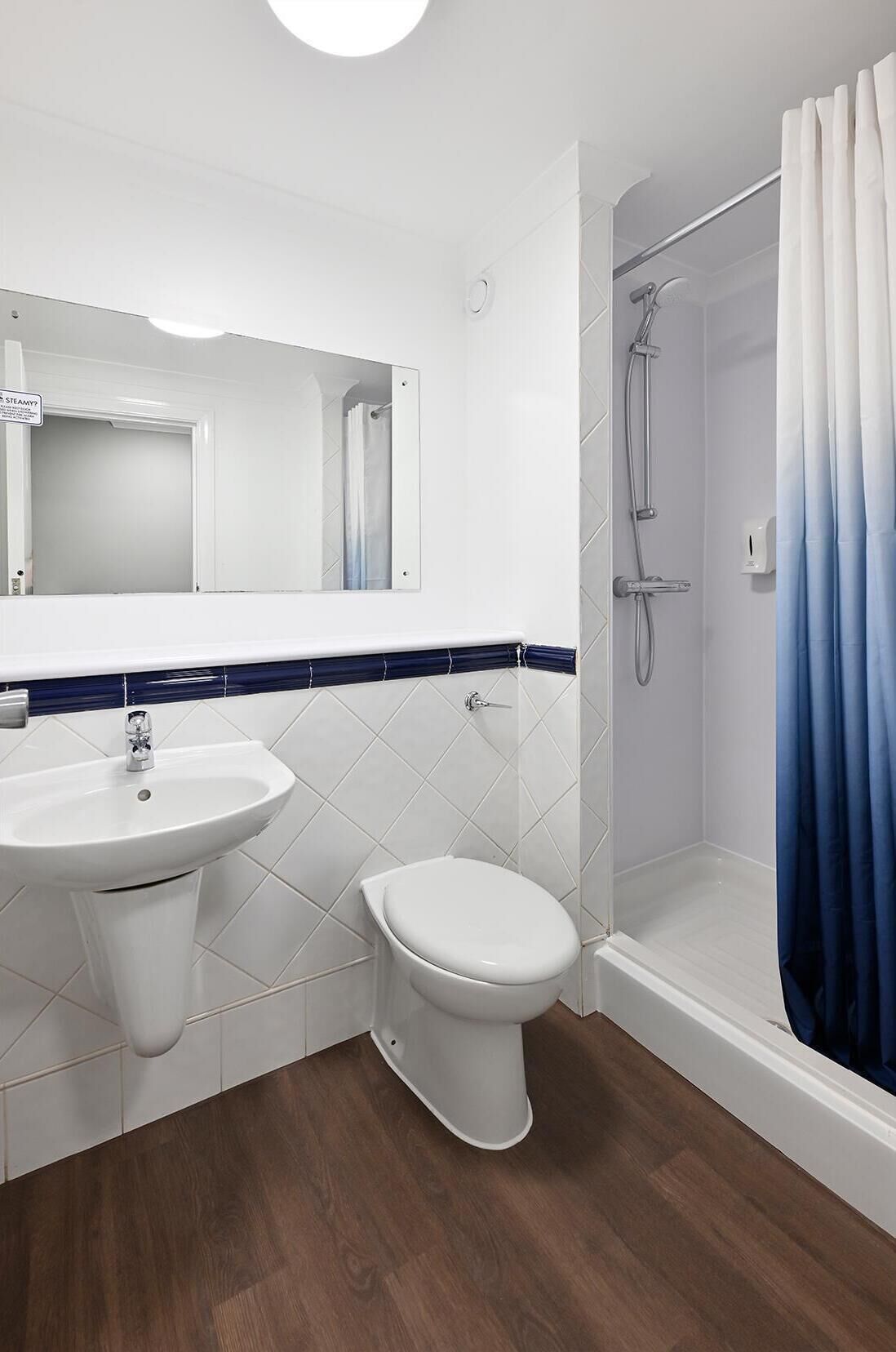 تجهيزات دش، مستلزمات مجانية للعناية الشخصية، مجففات شعر