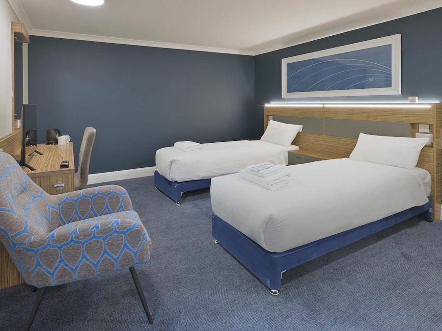 Desk, iron/ironing board, rollaway beds, WiFi