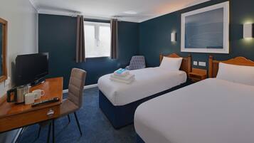 مكتب ومكواة/لوح كي وأسرّة قابلة للطي وواي فاي