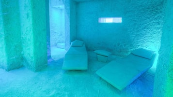 Ruang perawatan pasangan, sauna, hot tub, dan ruang uap