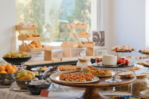 Buffet déjeuner servi tous les jours en supplément