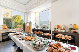 Daily buffet breakfast (EUR 15 per person)
