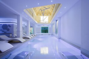 Couples treatment room(s), sauna, hot tub, steam room