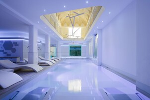 Couples treatment rooms, sauna, hot tub, steam room, Turkish bath