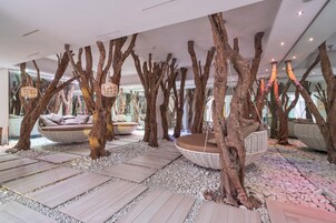 Couples treatment rooms, sauna, hot tub, steam room, Turkish bath