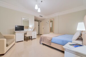 Triple Room | Down comforters, in-room safe, laptop workspace, free WiFi