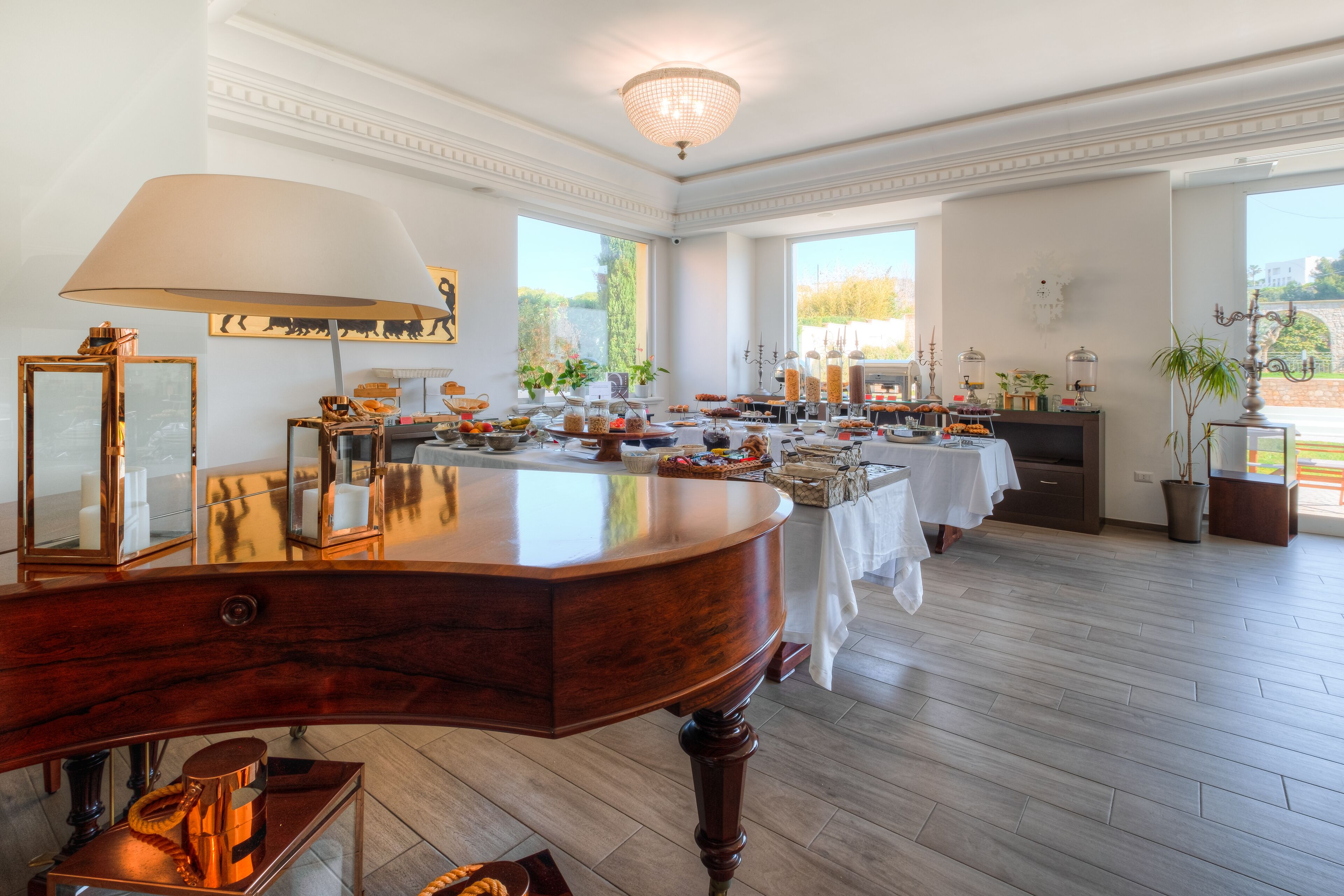 每日供應吃到飽早餐 (每人 EUR15)