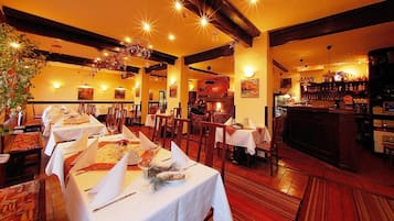 Frühstück und Abendessen