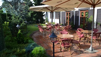 Breakfast, dinner served; Regional cuisine, garden views