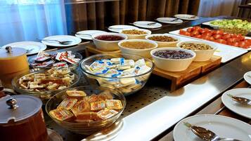Free daily buffet breakfast