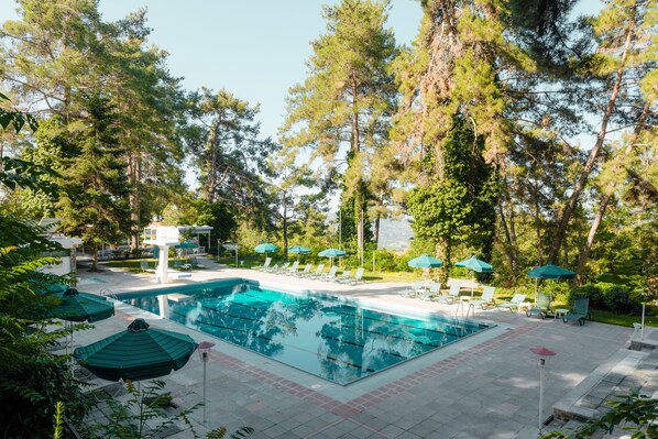 Indoor pool, seasonal outdoor pool, pool umbrellas, pool loungers