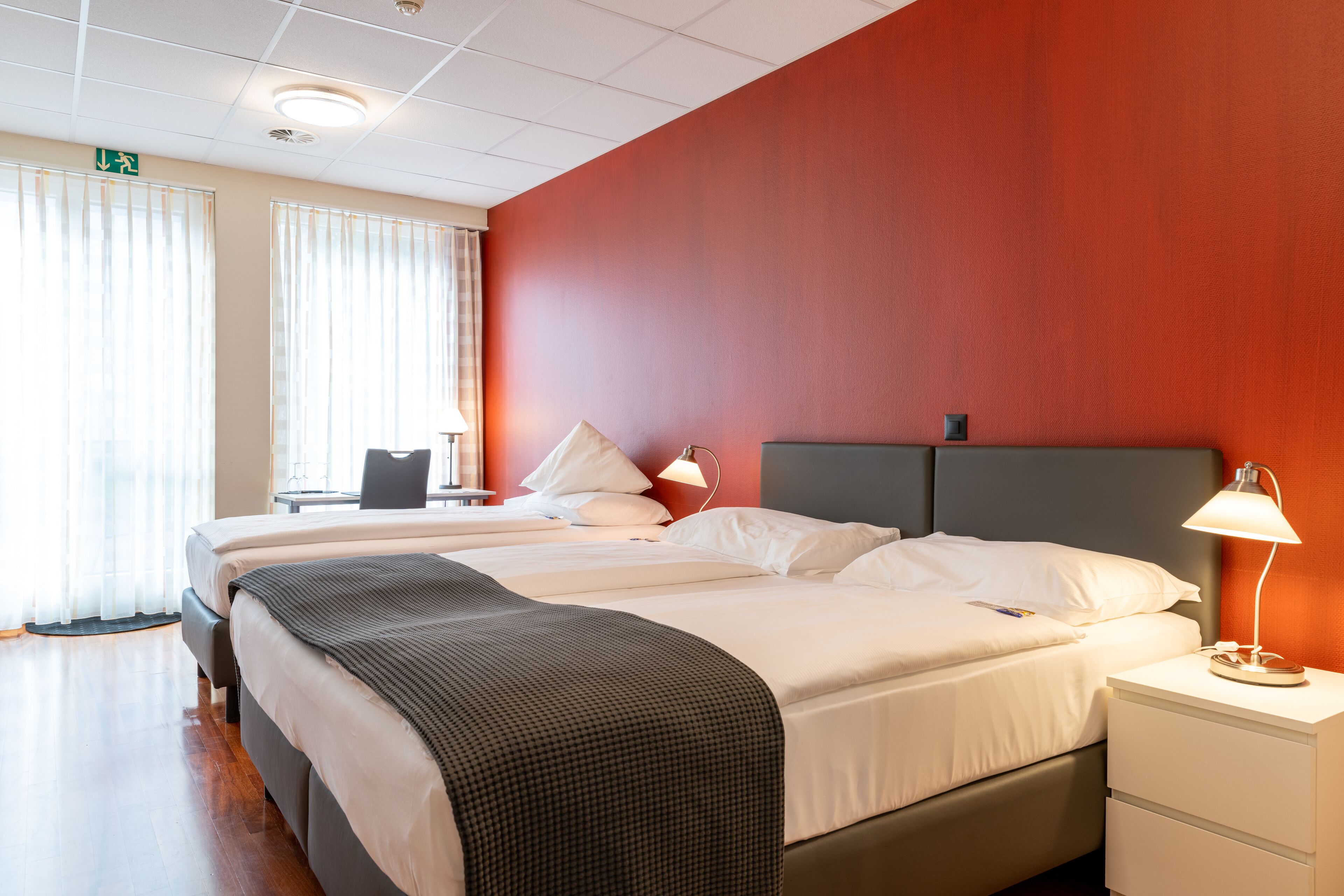 triple room | living area | flat-screen tv