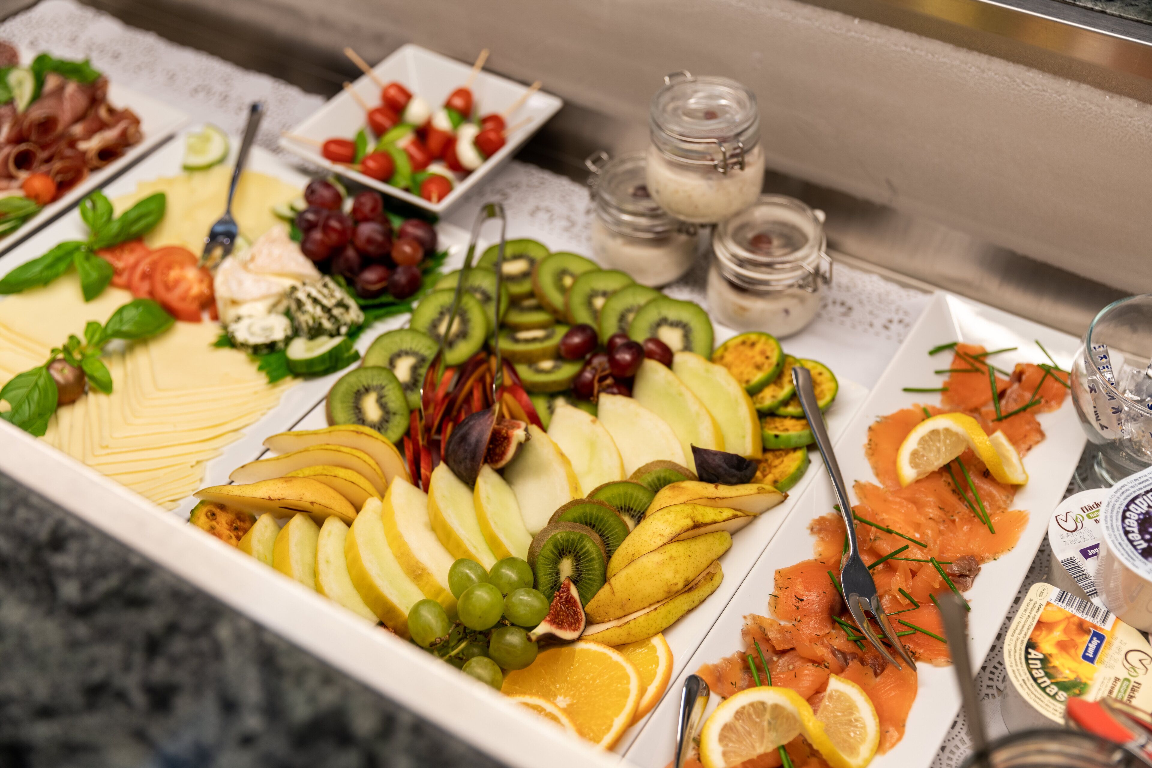 daily continental breakfast (chf 10.00 per person)