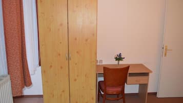 Comfort Einzelzimmer | Een strijkplank/strijkijzer, gratis wifi, beddengoed