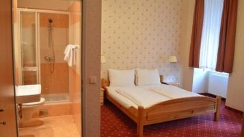 Comfort Doppelzimmer | Bügeleisen/Bügelbrett, kostenloses WLAN, Bettwäsche