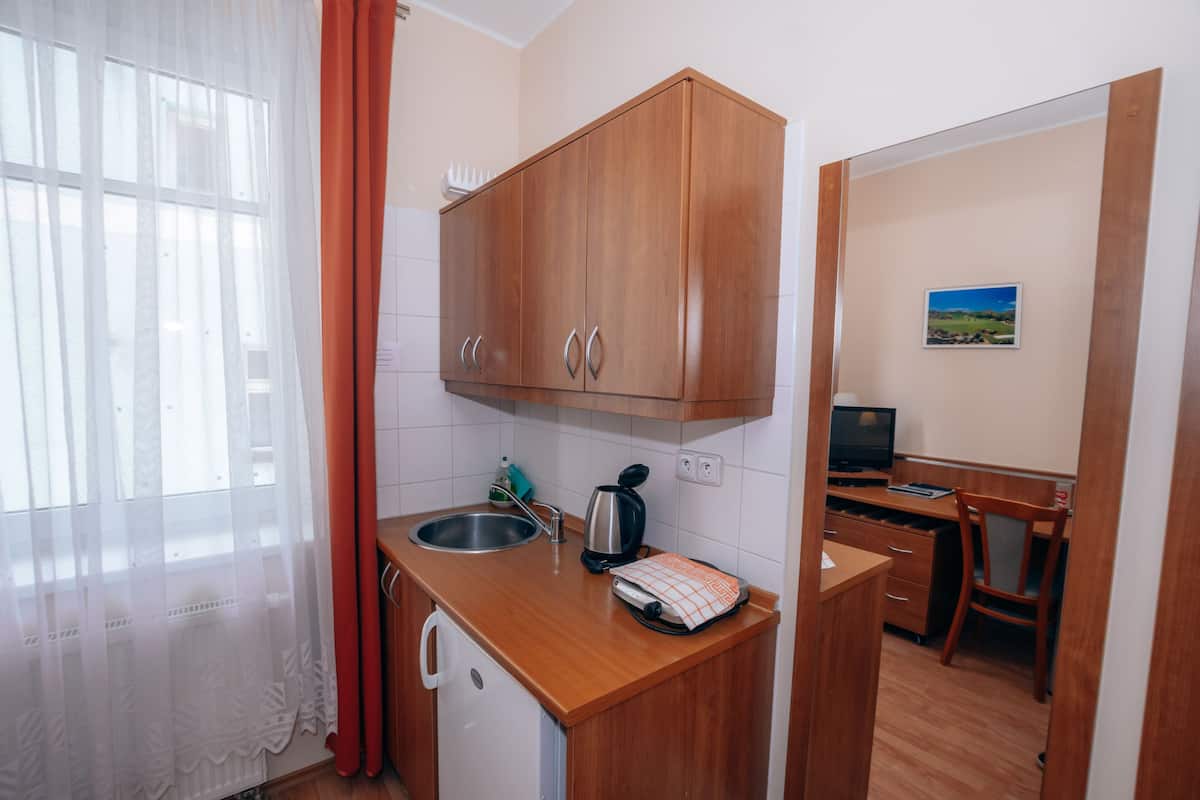 single room | private kitchen | fridge, stovetop, coffee/tea maker, electric kettle