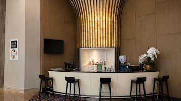 2 bars, lounge dans le hall