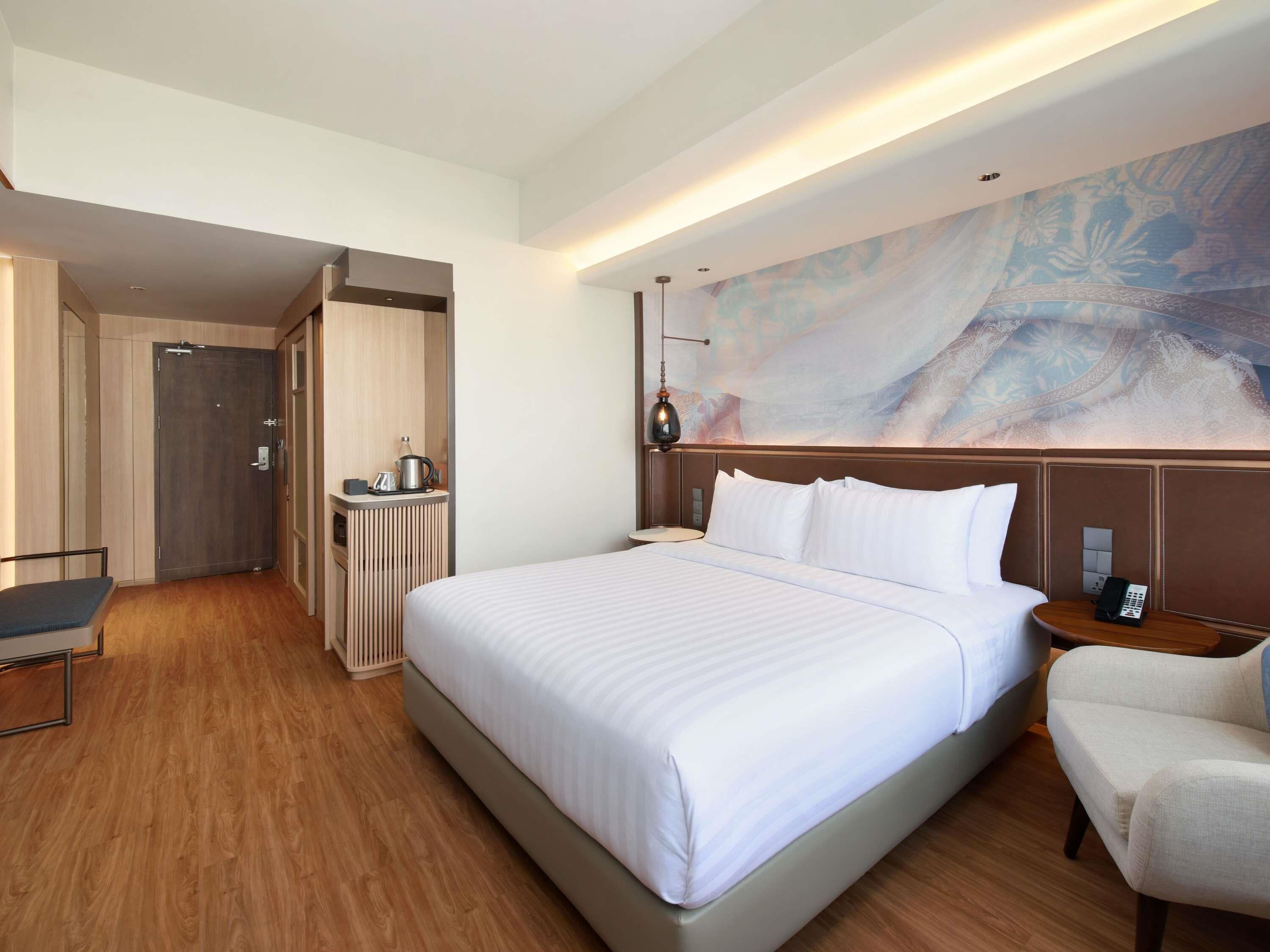 Superior Room, 1 Double Bed | Minibar, in-room safe, desk, iron/ironing board