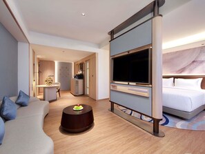 Minibar, in-room safe, desk, iron/ironing board
