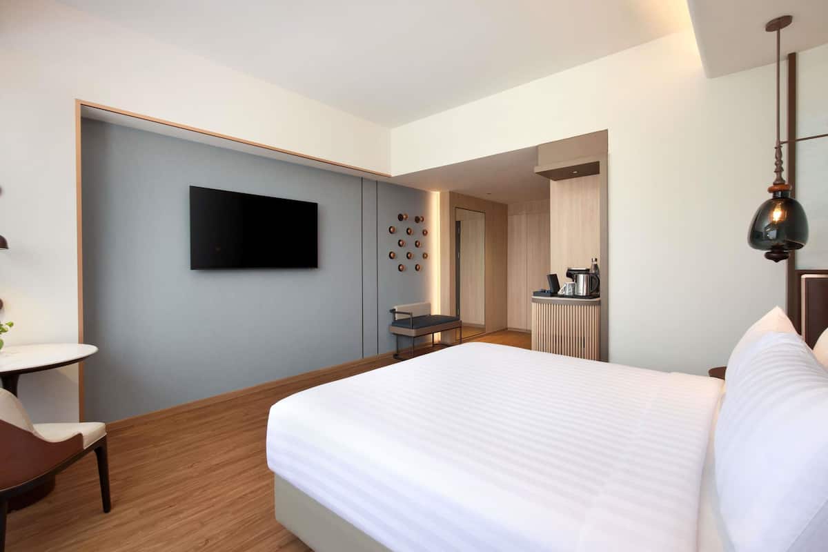 Frigobar, cofres nos quartos, escrivaninha