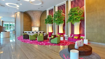 2 bars/lounges, lobby lounge