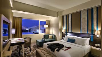 Minibar, in-room safe, desk, iron/ironing board