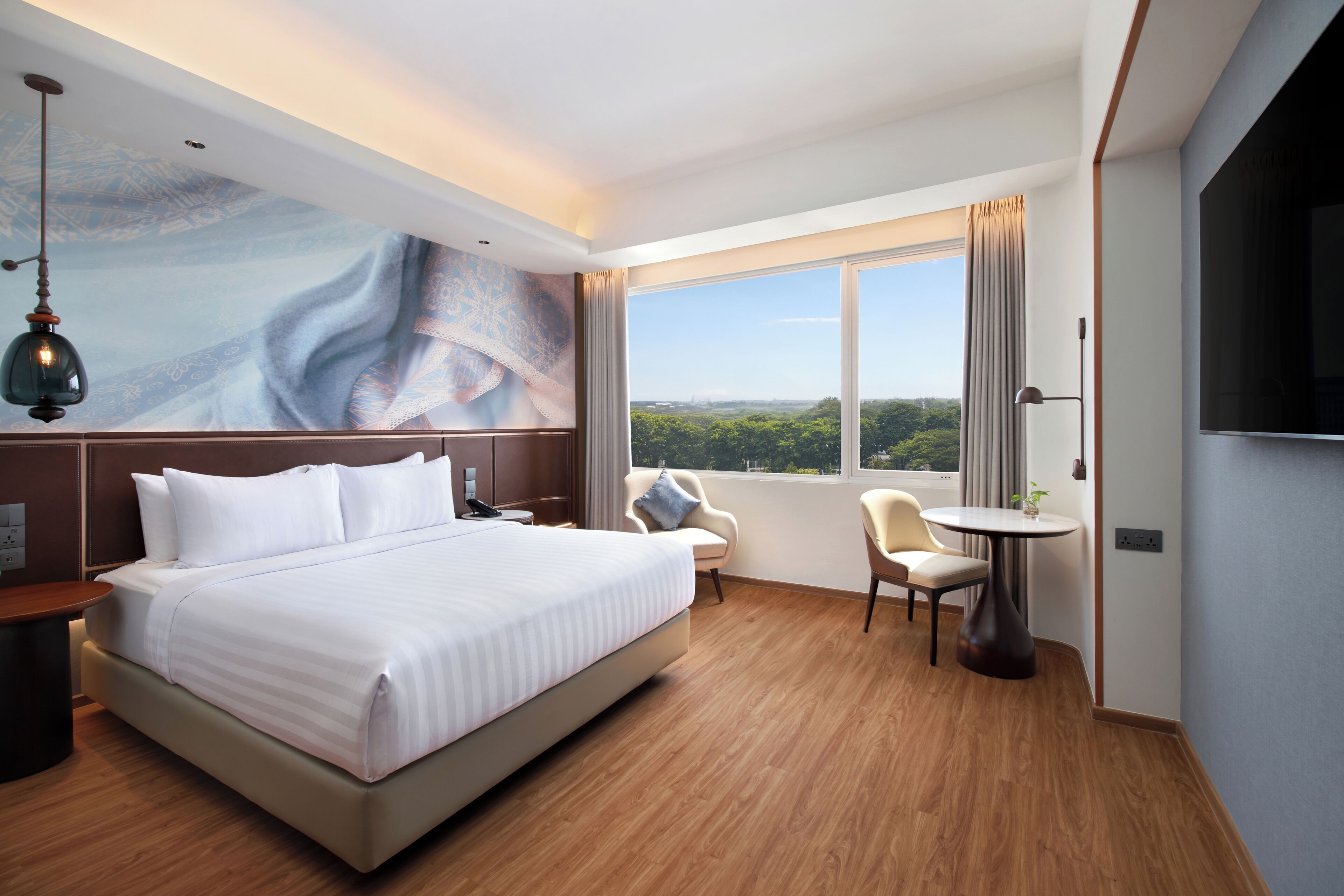 Minibar, safe på rommet, skrivebord og strykejern/-brett