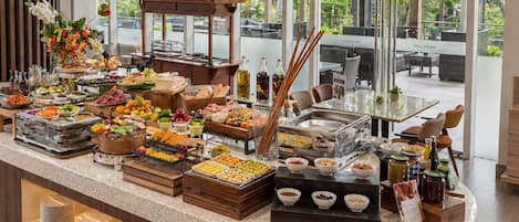 Petit déjeuner, déjeuner et dßner servis sur place