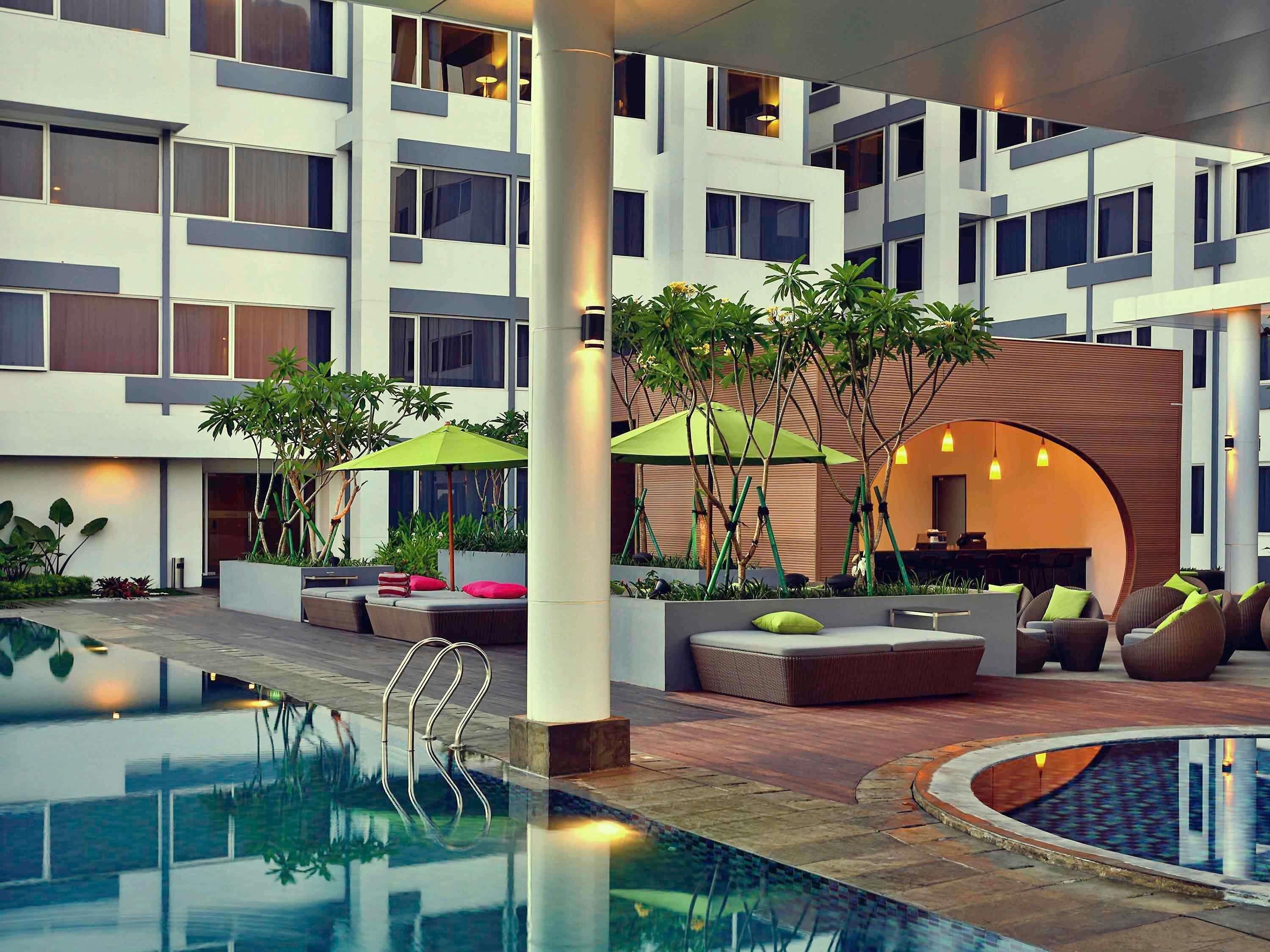 Outdoor pool, pool loungers