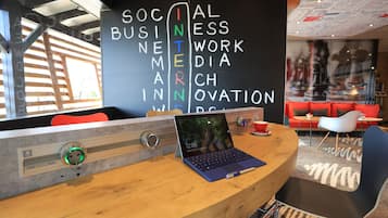 Coin salon dans le hall