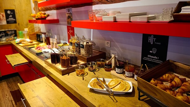 A breakfast buffet with various food items and condiments. - ibis Aurillac (Aurillac)