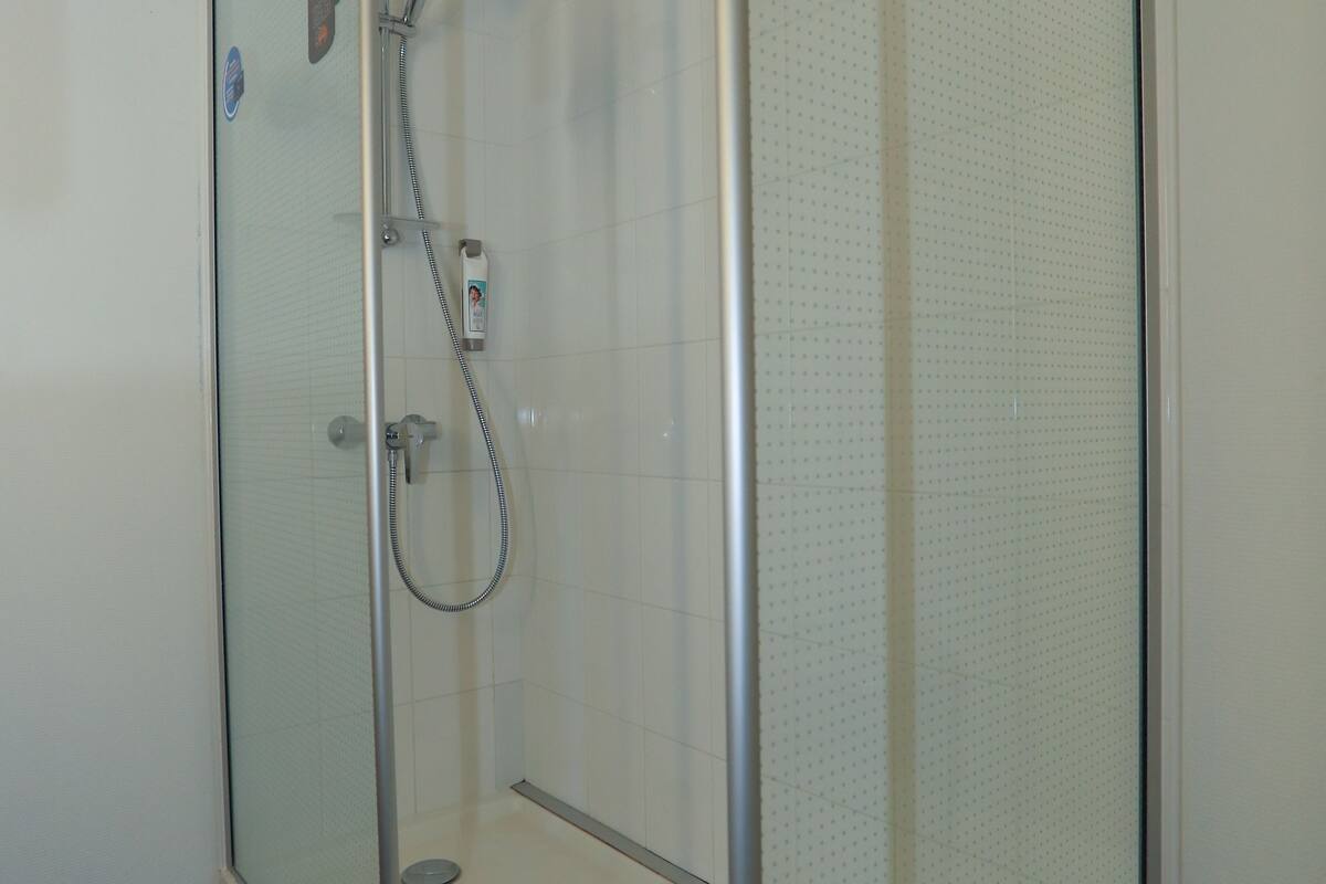 standard double room, 1 double bed | desk, soundproofing, free wifi