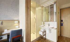 Shower, free toiletries, hair dryer, bathrobes - Holiday Inn Express Bengaluru Whitefield Itpl by IHG (Bengaluru)