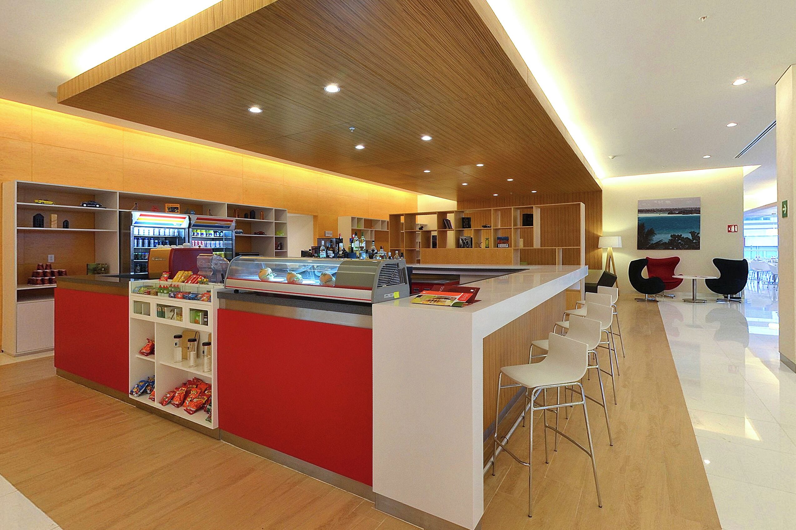 breakfast and dinner served, international cuisine